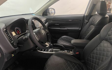 Mitsubishi Outlander III рестайлинг 3, 2022 год, 2 350 000 рублей, 12 фотография