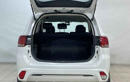 Mitsubishi Outlander III рестайлинг 3, 2022 год, 2 350 000 рублей, 7 фотография