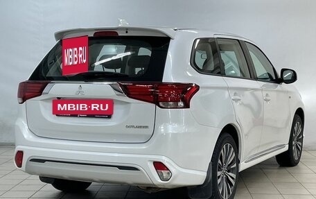 Mitsubishi Outlander III рестайлинг 3, 2022 год, 2 350 000 рублей, 4 фотография