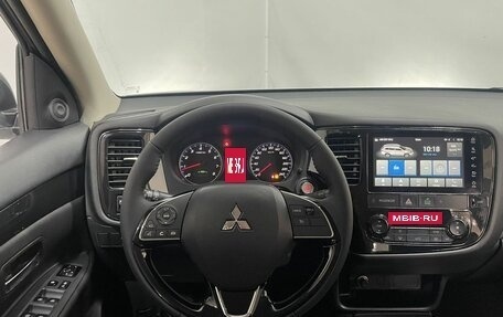 Mitsubishi Outlander III рестайлинг 3, 2022 год, 2 350 000 рублей, 16 фотография