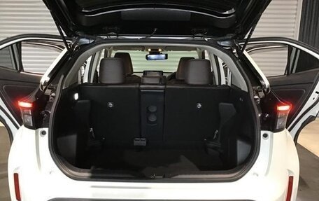 Toyota Yaris Cross, 2022 год, 1 520 050 рублей, 10 фотография