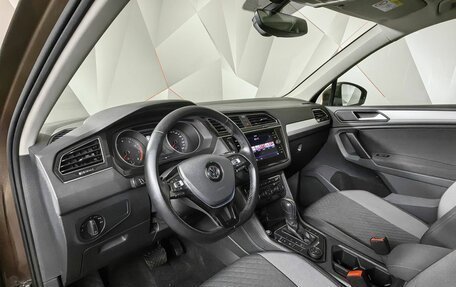 Volkswagen Tiguan II, 2018 год, 2 197 000 рублей, 15 фотография