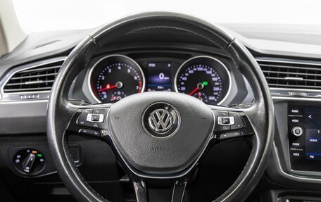 Volkswagen Tiguan II, 2018 год, 2 470 000 рублей, 17 фотография