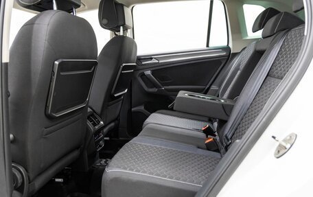 Volkswagen Tiguan II, 2018 год, 2 470 000 рублей, 38 фотография