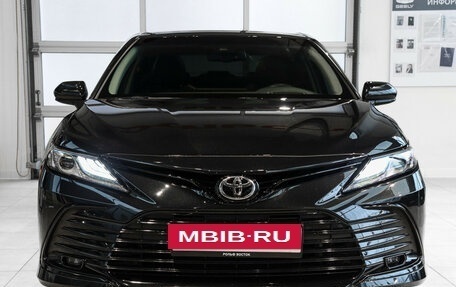 Toyota Camry, 2023 год, 3 940 000 рублей, 2 фотография