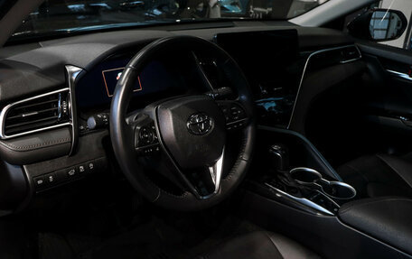 Toyota Camry, 2023 год, 3 940 000 рублей, 13 фотография