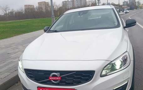 Volvo V60 Cross Country II, 2016 год, 1 620 000 рублей, 1 фотография