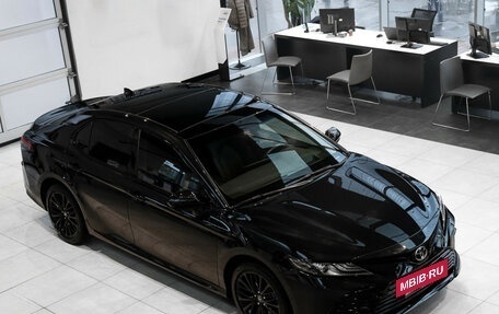 Toyota Camry, 2023 год, 3 940 000 рублей, 28 фотография