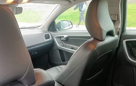 Volvo V60 Cross Country II, 2016 год, 1 620 000 рублей, 4 фотография