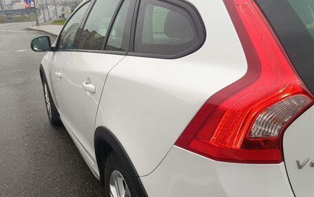 Volvo V60 Cross Country II, 2016 год, 1 620 000 рублей, 2 фотография