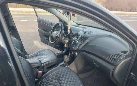 Hyundai Solaris II рестайлинг, 2011 год, 680 000 рублей, 6 фотография