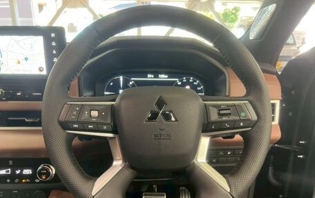 Mitsubishi Outlander, 2025 год, 5 100 000 рублей, 36 фотография