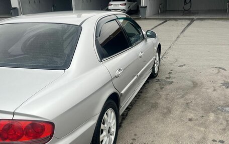 Hyundai Sonata IV рестайлинг, 2005 год, 600 000 рублей, 2 фотография