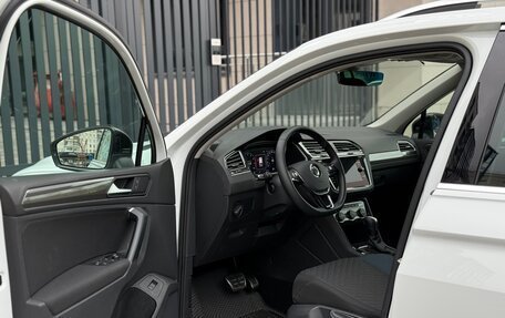 Volkswagen Tiguan II, 2020 год, 2 700 000 рублей, 20 фотография