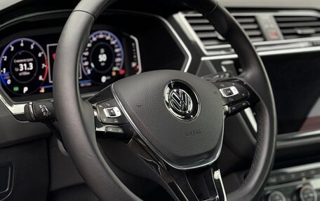 Volkswagen Tiguan II, 2020 год, 2 700 000 рублей, 21 фотография