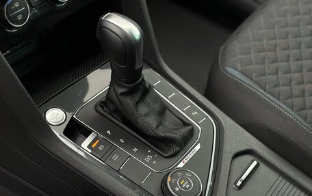 Volkswagen Tiguan II, 2020 год, 2 700 000 рублей, 32 фотография