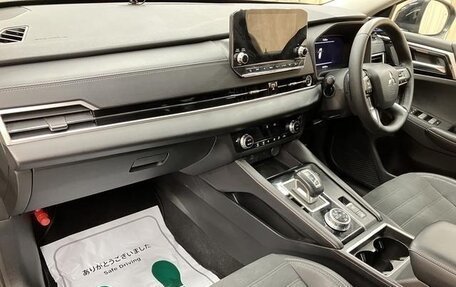 Mitsubishi Outlander, 2022 год, 3 100 000 рублей, 13 фотография