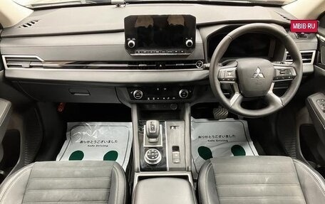 Mitsubishi Outlander, 2022 год, 3 100 000 рублей, 19 фотография