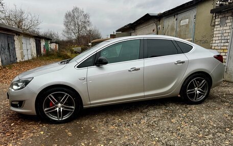 Opel Astra J, 2013 год, 1 000 000 рублей, 4 фотография