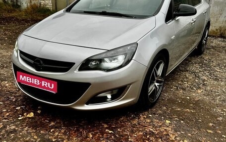 Opel Astra J, 2013 год, 1 000 000 рублей, 2 фотография