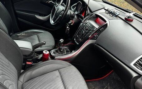 Opel Astra J, 2013 год, 1 000 000 рублей, 24 фотография