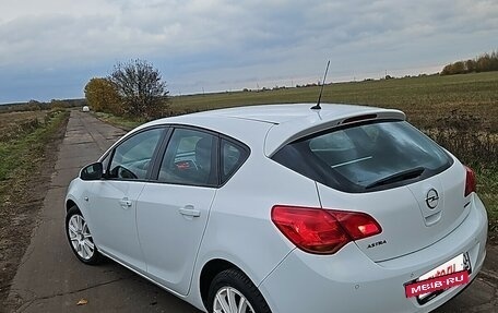 Opel Astra J, 2011 год, 690 000 рублей, 2 фотография