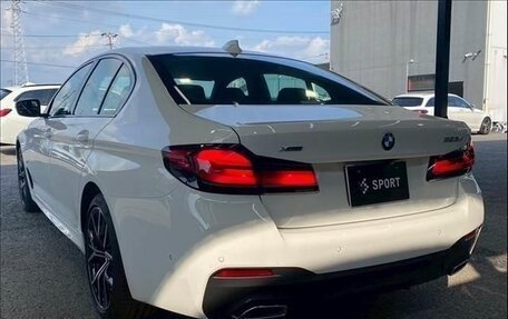 BMW 5 серия, 2022 год, 3 500 000 рублей, 2 фотография