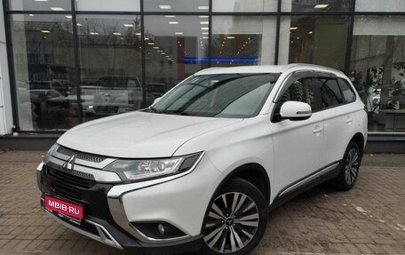 Mitsubishi Outlander III рестайлинг 3, 2019 год, 2 200 000 рублей, 1 фотография