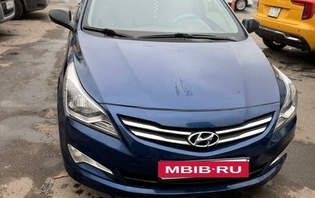 Hyundai Solaris II рестайлинг, 2015 год, 930 000 рублей, 1 фотография