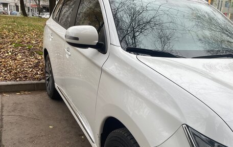 Mitsubishi Outlander III рестайлинг 3, 2022 год, 2 550 000 рублей, 8 фотография