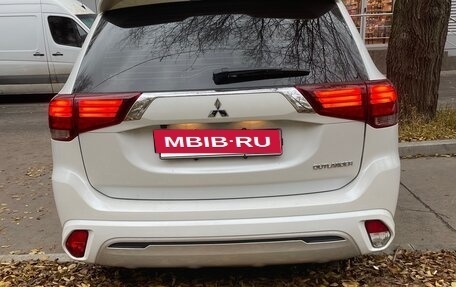 Mitsubishi Outlander III рестайлинг 3, 2022 год, 2 550 000 рублей, 6 фотография