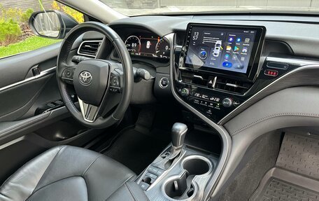 Toyota Camry, 2022 год, 3 300 000 рублей, 10 фотография