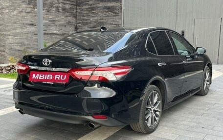 Toyota Camry, 2022 год, 3 300 000 рублей, 4 фотография