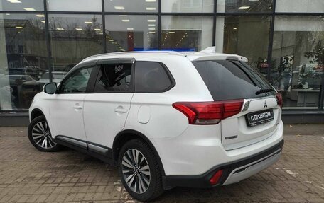 Mitsubishi Outlander III рестайлинг 3, 2019 год, 2 200 000 рублей, 6 фотография