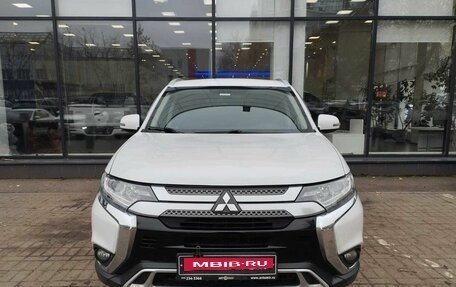 Mitsubishi Outlander III рестайлинг 3, 2019 год, 2 200 000 рублей, 2 фотография