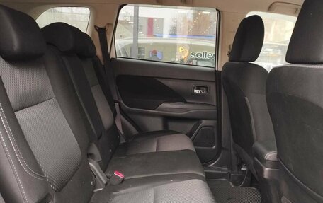 Mitsubishi Outlander III рестайлинг 3, 2019 год, 2 200 000 рублей, 11 фотография