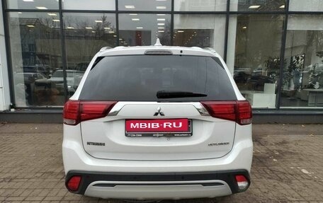 Mitsubishi Outlander III рестайлинг 3, 2019 год, 2 200 000 рублей, 7 фотография