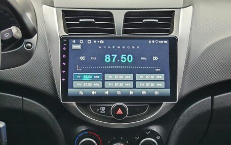 Hyundai Solaris II рестайлинг, 2015 год, 860 000 рублей, 15 фотография