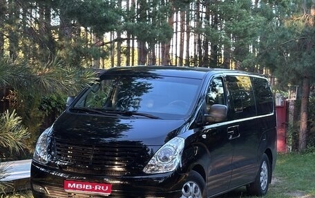 Hyundai Grand Starex Grand Starex I рестайлинг 2, 2011 год, 1 800 000 рублей, 1 фотография