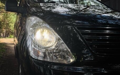 Hyundai Grand Starex Grand Starex I рестайлинг 2, 2011 год, 1 800 000 рублей, 2 фотография