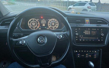 Volkswagen Tiguan II, 2018 год, 2 550 000 рублей, 3 фотография