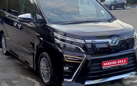 Toyota Voxy III, 2018 год, 2 460 000 рублей, 1 фотография