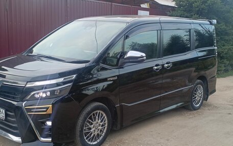 Toyota Voxy III, 2018 год, 2 460 000 рублей, 2 фотография