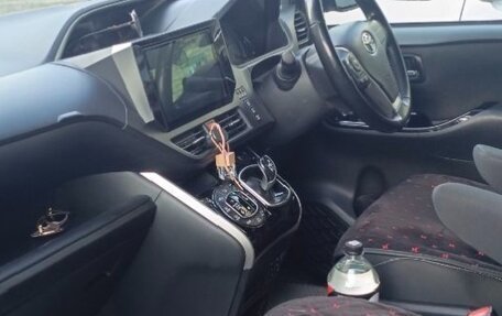 Toyota Voxy III, 2018 год, 2 460 000 рублей, 6 фотография