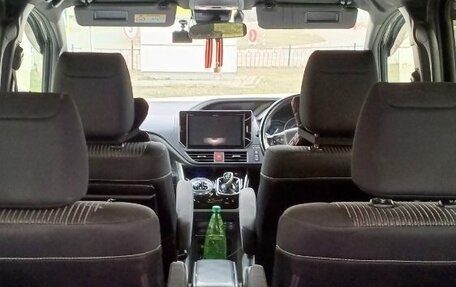 Toyota Voxy III, 2018 год, 2 460 000 рублей, 8 фотография