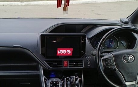 Toyota Voxy III, 2018 год, 2 460 000 рублей, 9 фотография