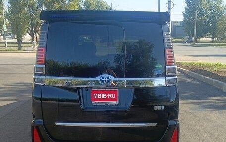 Toyota Voxy III, 2018 год, 2 460 000 рублей, 4 фотография