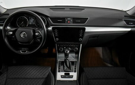 Skoda Superb III рестайлинг, 2020 год, 2 550 000 рублей, 3 фотография