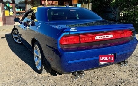 Dodge Challenger III рестайлинг 2, 2012 год, 1 700 000 рублей, 2 фотография