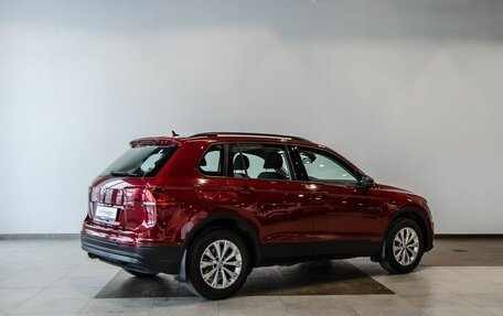 Volkswagen Tiguan II, 2019 год, 2 200 000 рублей, 2 фотография